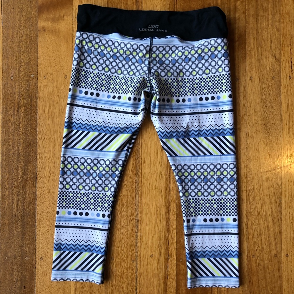 Lorna Jane Size S Cropped 3/4 Activewear Leggings. - Picture 4 of 5